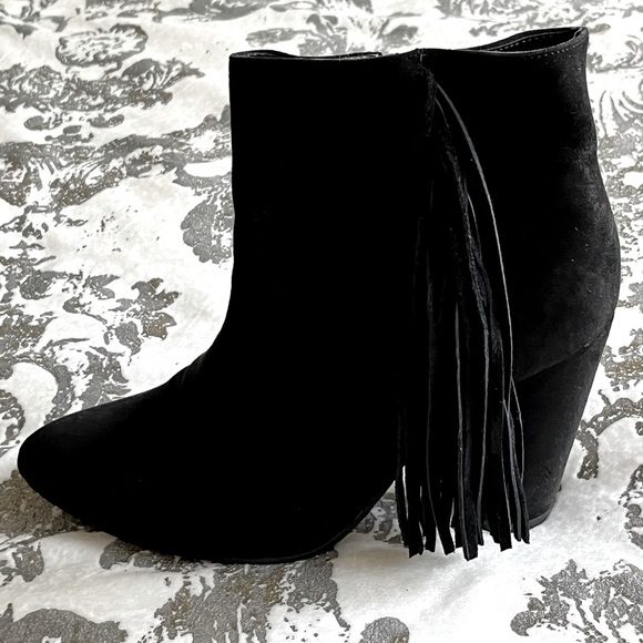 Forever 21, suede booties, size 8 - Picture 2 of 4